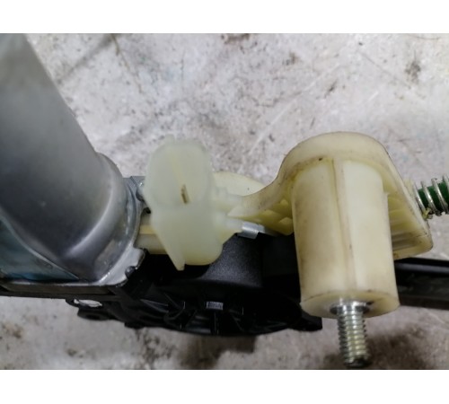 Стеклоподъемник двери передний правый