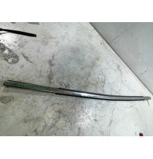Уплотнитель стекла задний правый хром