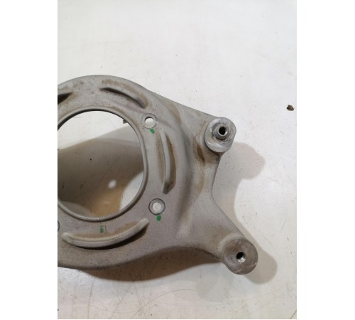 Кронштейн стойки передний левый