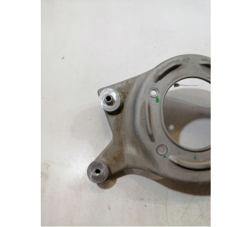 Кронштейн стойки передний левый