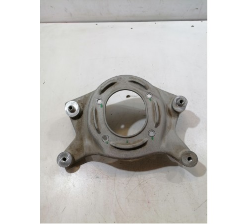 Кронштейн стойки передний левый