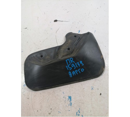 Брызговик передний правый