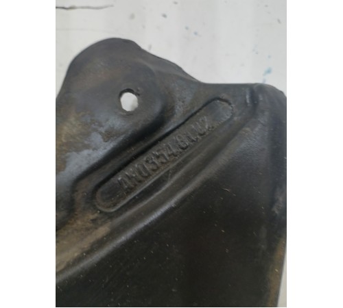 Брызговик передний правый