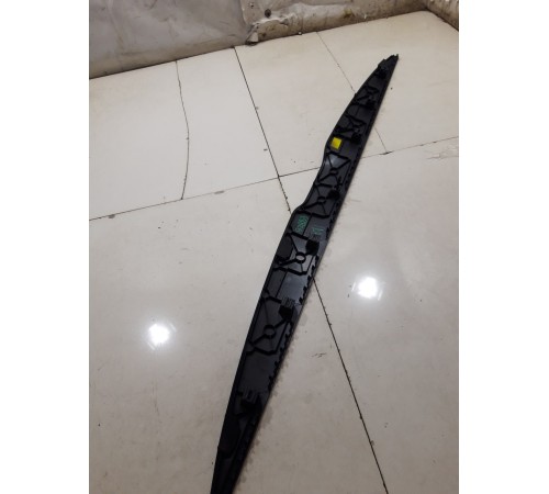 Накладка обшивки двери багажника