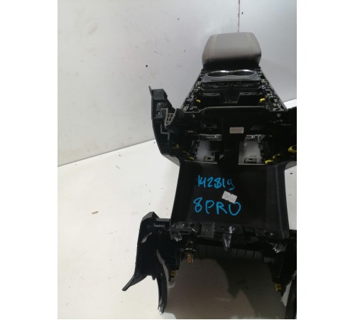 Центральная консоль с подлокотником