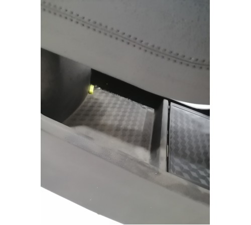 Центральная консоль с подлокотником