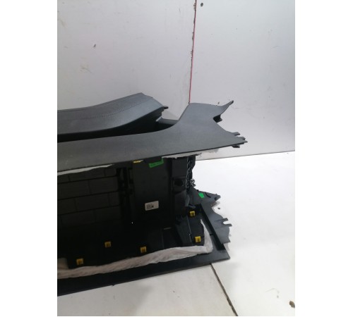 Центральная консоль с подлокотником