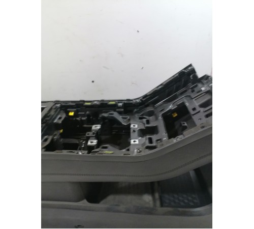 Центральная консоль с подлокотником