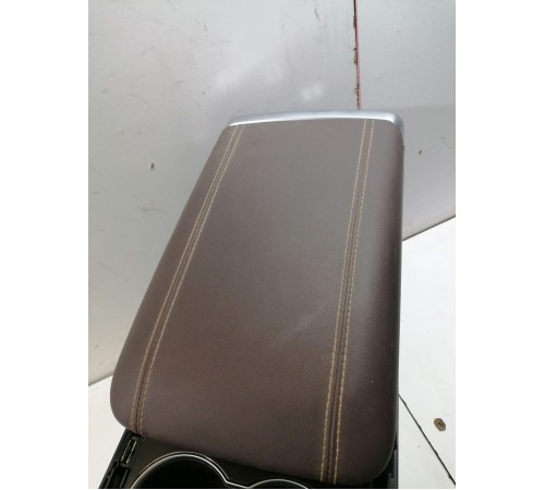 Центральная консоль с подлокотником