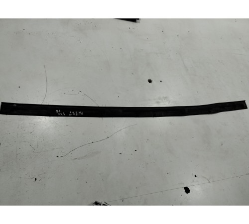 Уплотнитель двери(передний левый нижний)