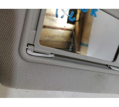 Козырек солнцезащитный правый