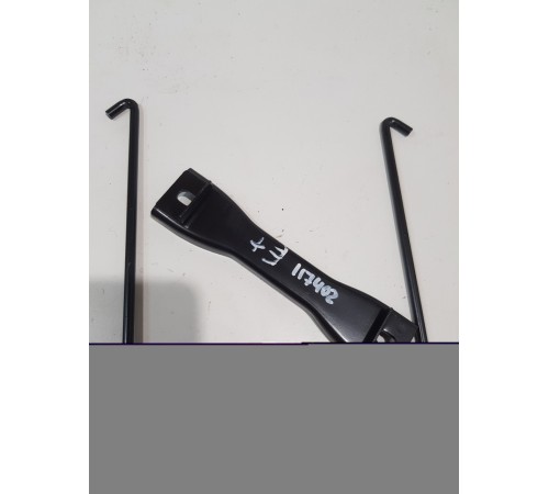 Крепление аккумулятора