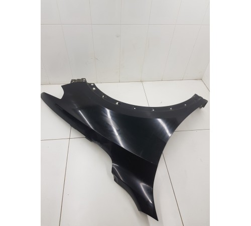 Крыло переднее правое