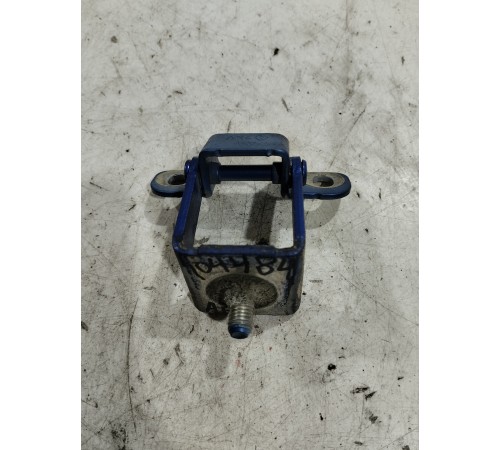 Петля крышки багажника(правая)