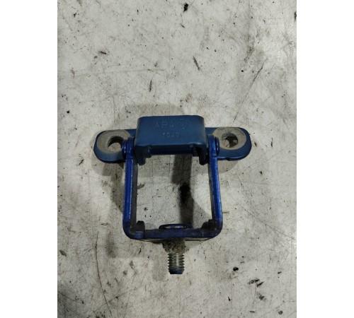 Петля крышки багажника(правая)