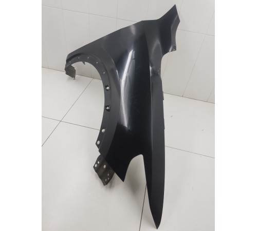 Крыло переднее правое