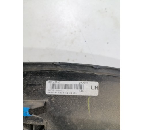 Молдинг двери задний левый (нижний)