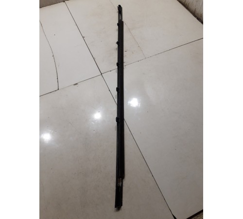 Уплотнитель стекла (передний правый наружный)