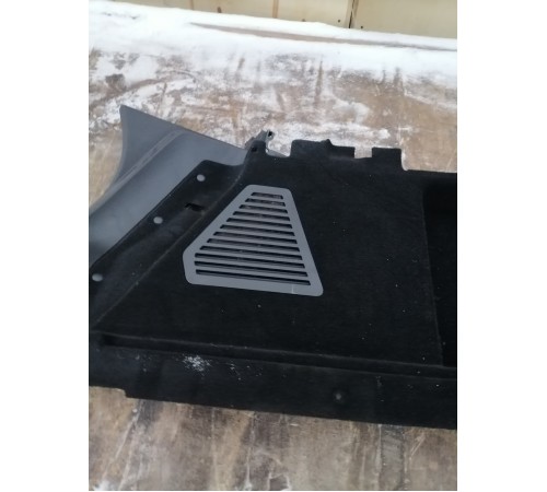 Обшивка багажника правая