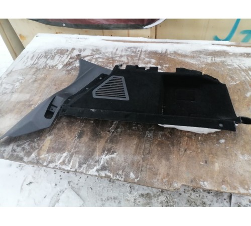 Обшивка багажника правая