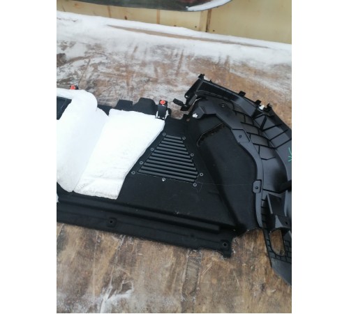 Обшивка багажника правая