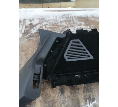 Обшивка багажника правая