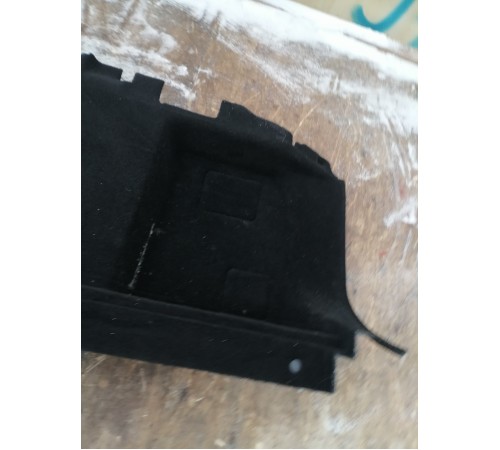 Обшивка багажника правая