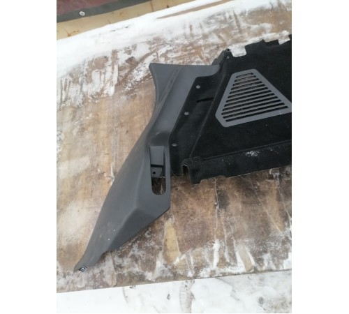 Обшивка багажника правая