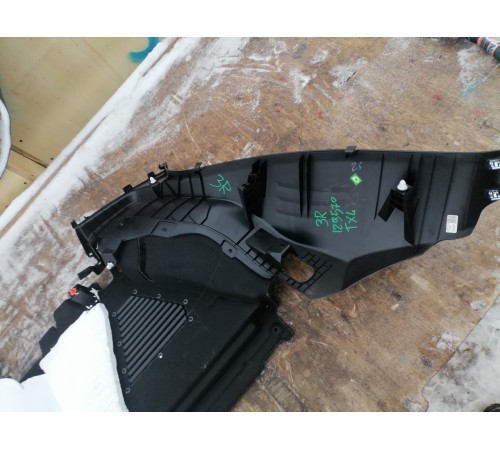 Обшивка багажника правая