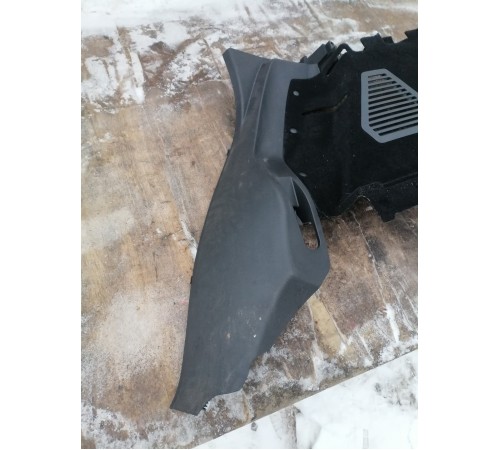 Обшивка багажника правая