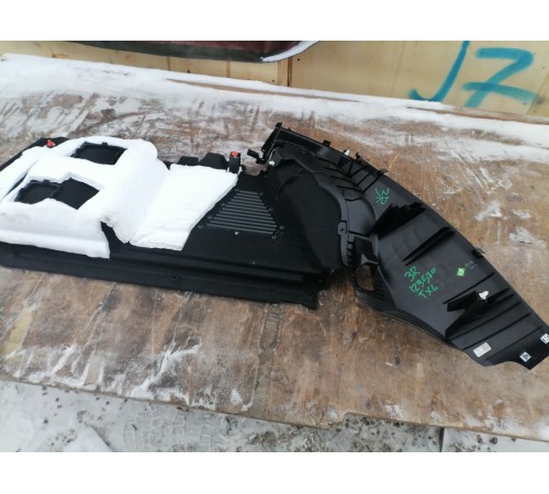 Обшивка багажника правая