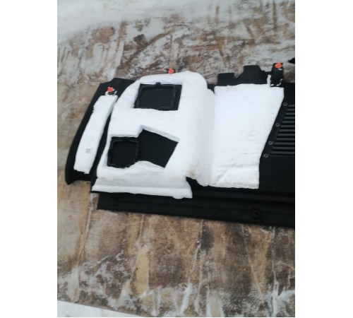 Обшивка багажника правая