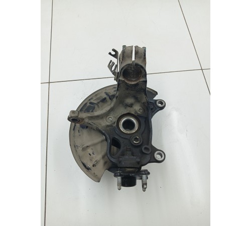 Кулак поворотный передний левый в сборе