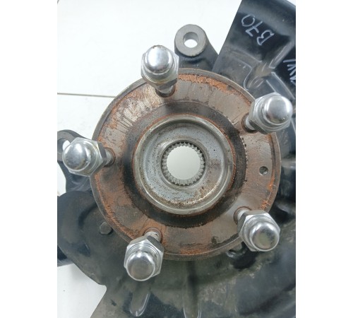 Кулак поворотный передний левый в сборе