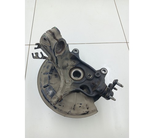 Кулак поворотный передний левый в сборе