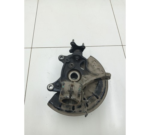 Кулак поворотный передний левый в сборе