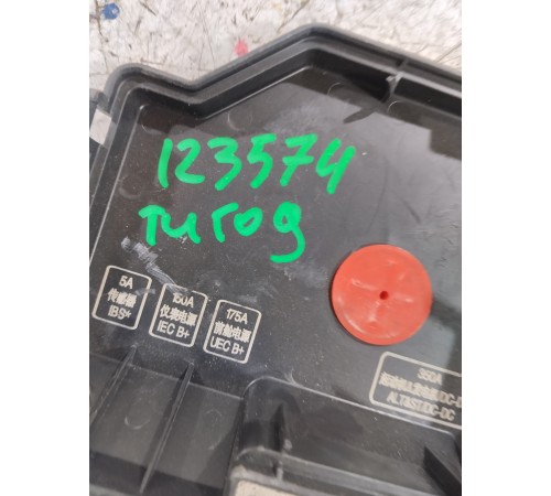 Крышка клеммы аккумулятора плюсовая