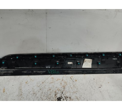 Накладка двери передняя правая