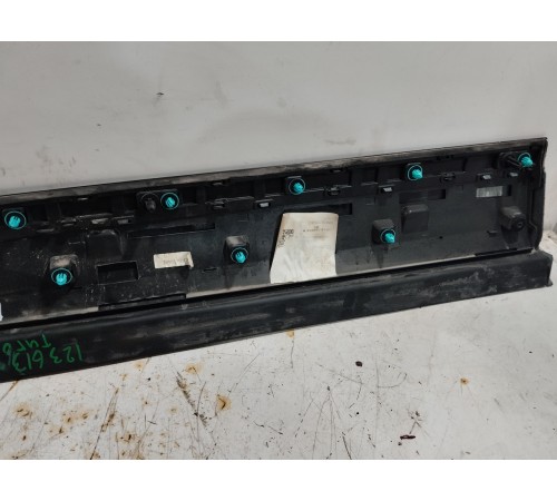 Накладка двери передняя правая