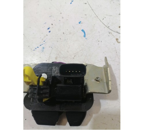 Замок багажника