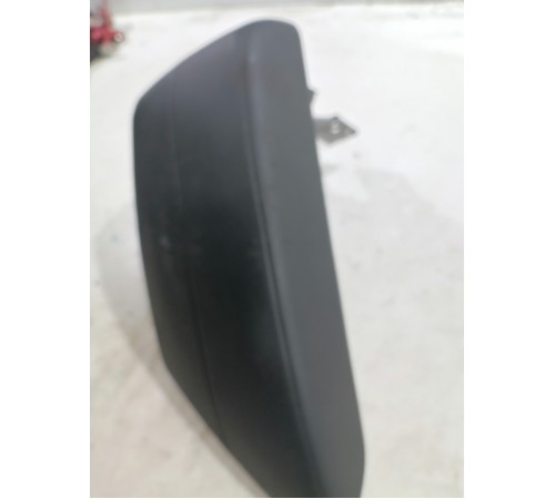 Подлокотник центральной консоли