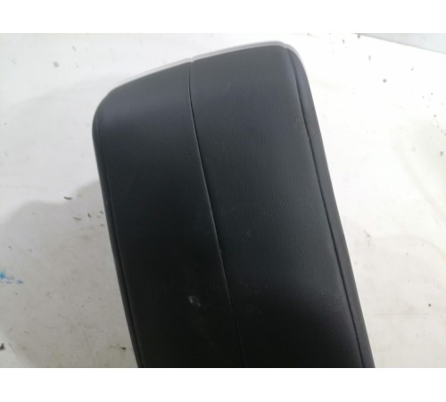 Подлокотник центральной консоли