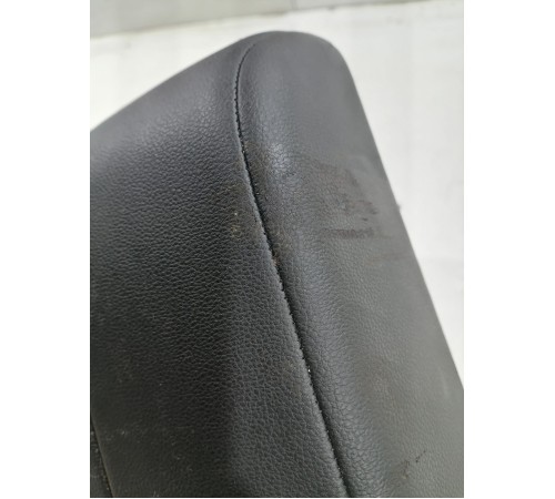 Подлокотник центральной консоли