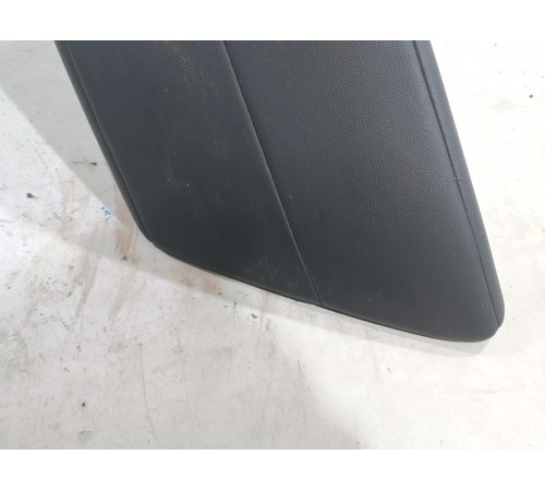 Подлокотник центральной консоли