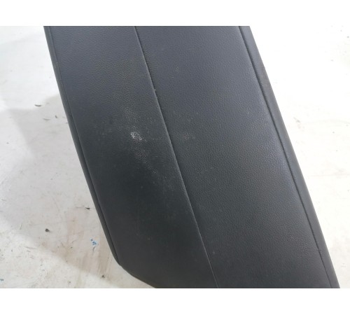 Подлокотник центральной консоли