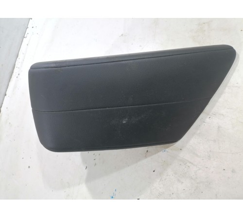 Подлокотник центральной консоли