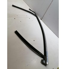 Уплотнитель стекла двери передний левый
