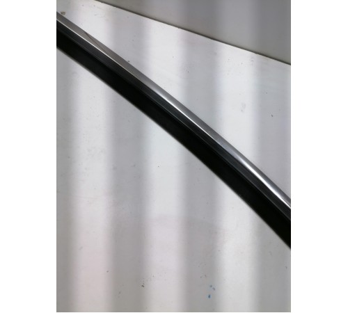 Уплотнитель стекла двери передний левый