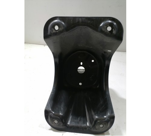 Кронштейн запасного колеса на крышку багажника