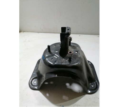 Кронштейн запасного колеса на крышку багажника